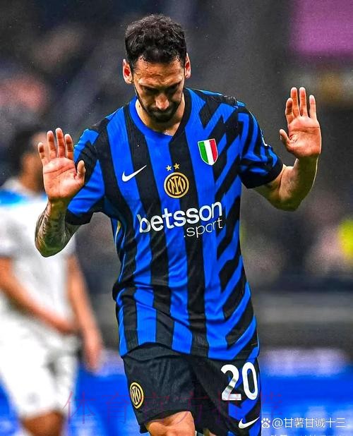 恰尔汗奥卢罚点，击中立柱内侧入网，国米2-1那不勒斯